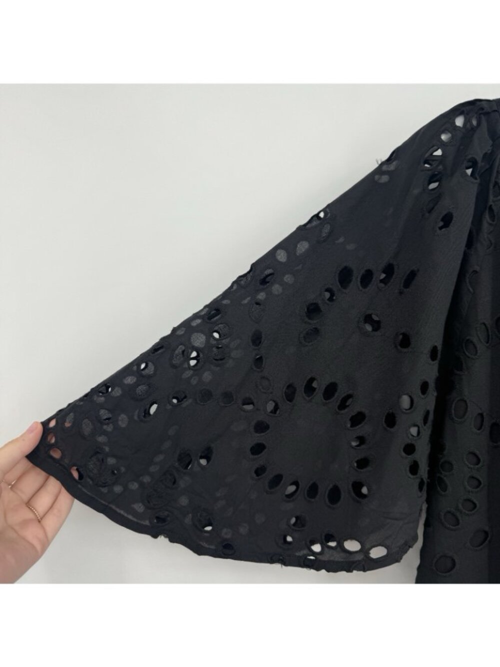 Tuckernuck Black Eyelet Lace Finley Flutter Sleeve Top size XL Blouse $148 - Picture 3 of 7